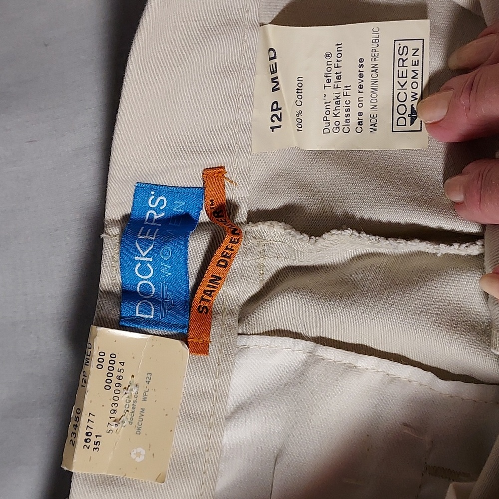 Dockers Ladies Jeans Flat Front Classic Fit Size 12P Off White Color